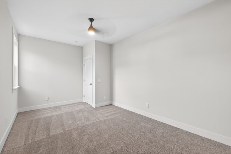 3883 12th St NE — photo 7 of 34